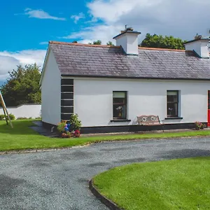 Stunning 3-bedroom House With Private Garden Carracastle